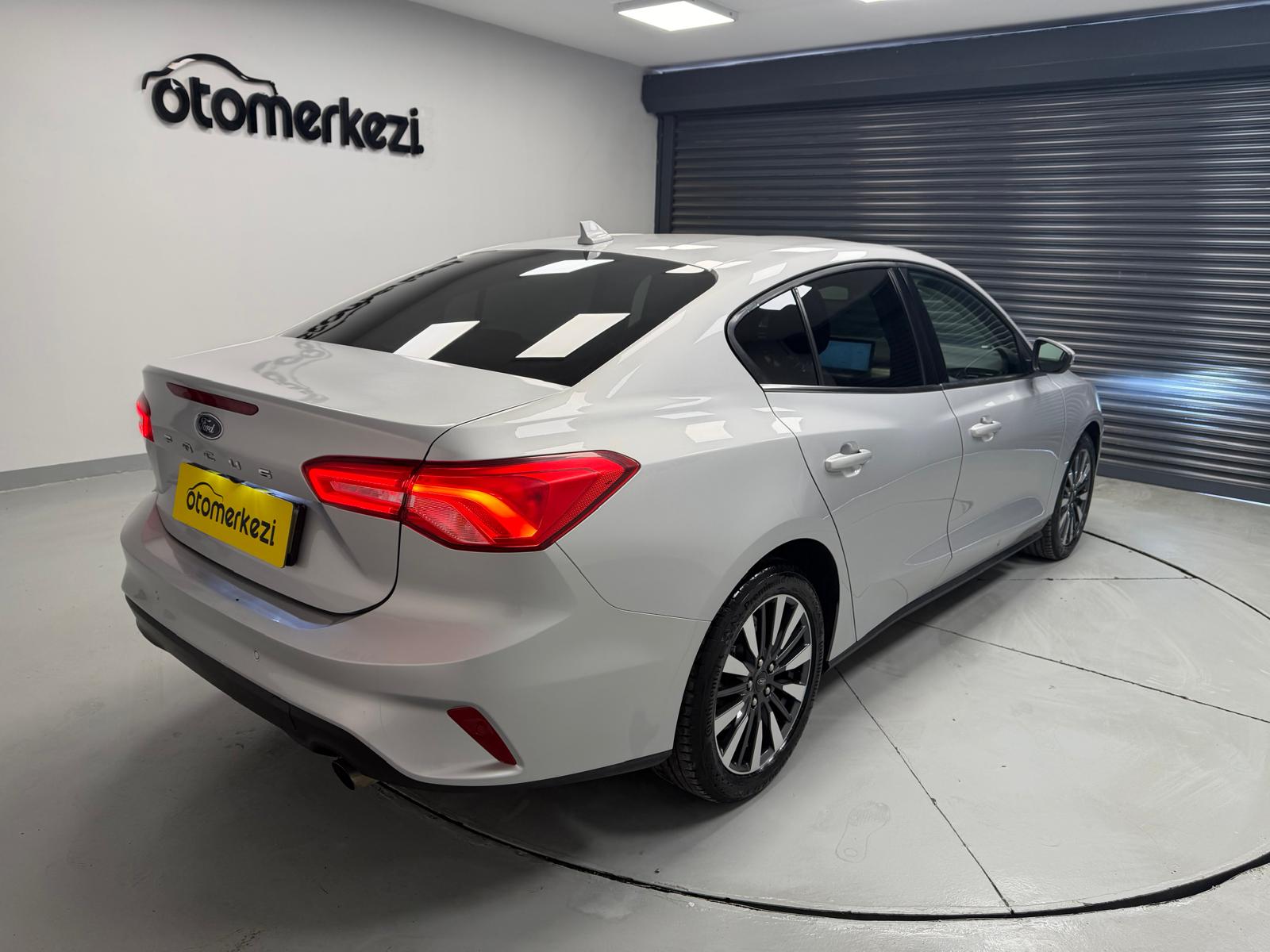 FORD FOCUS 22